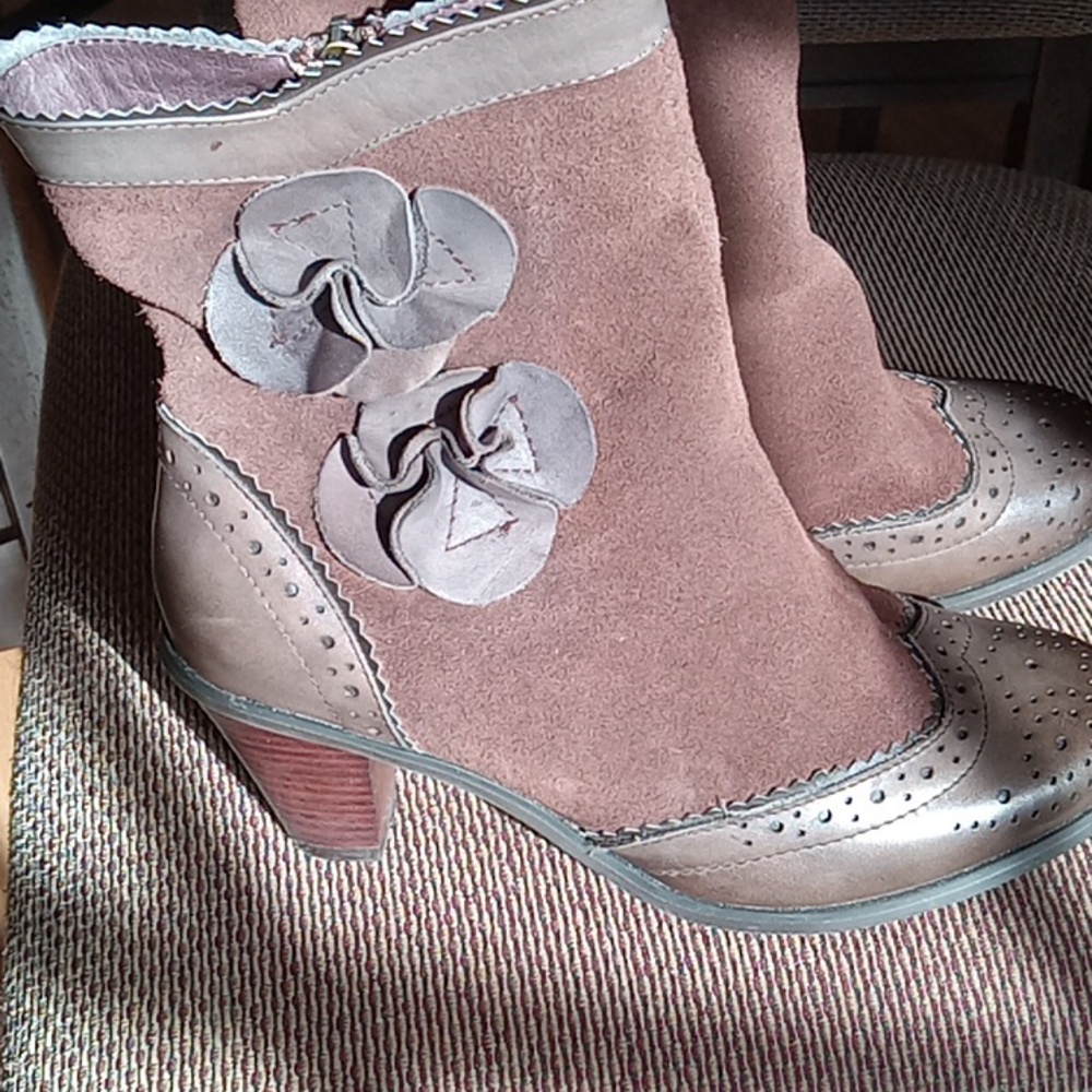 Brown Leather Ankle Boots with Floral Detail
